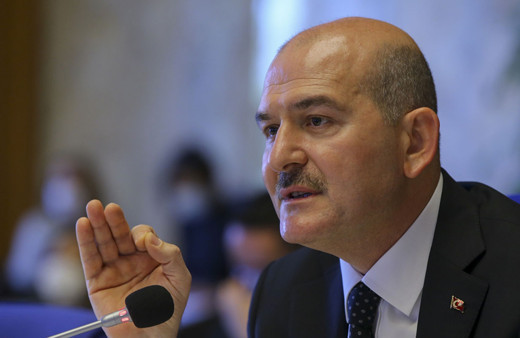 Kilisenin üstüne çıkıp erik dalı oynadılar! Bakan Süleyman Soylu: Kiliseye saygısızlığı yapan zanlılar gözaltında