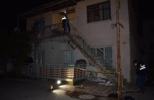 Malatya'da alkollü olduğu için eşi eve almadı! Sonu kötü bitti