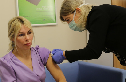 Kovid-19 aşısının 2. dozu yapılan Prof. Dr. Özlenen Özkan: Kendimi gayet dinç hissediyorum