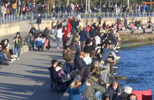 Sokağa çıkma kısıtlaması öncesi sahillerde insan seli! Caddebostan'a akın ettiler