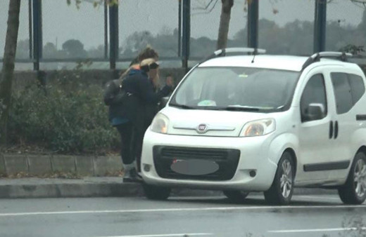 İstanbul'da yol kenarında fuhuş pazarlığı! Koronadan da korkmuyorlar