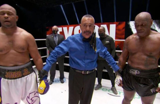 54 yaşındaki Mike Tyson 15 yıl sonra ringlere geri döndü