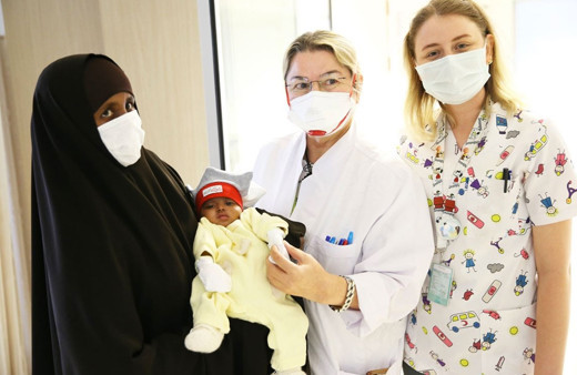 4 bacaklı doğan Somalili bebek şifayı Türkiye'de buldu
