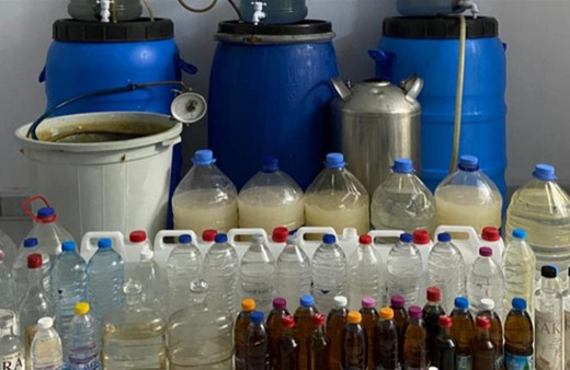 İzmir'de 462 litre kaçak içki ele geçirildi 1 şüpheli gözaltına alındı