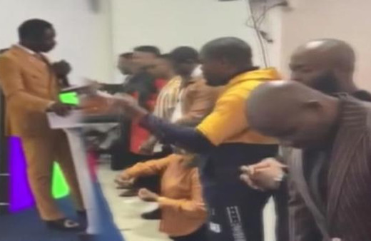 İstanbul'da ihbar edilen dernekte Nijeryalılar ayin yaptılar! Şok eden görüntüler ortaya çıktı