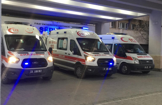 Elazığ'da selfie keyfi kötü bitti! 4 kişiyi kazara vurdu