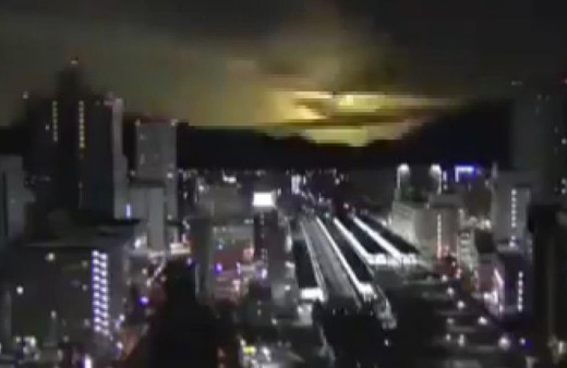 Japonya'da gece yarısı gökyüzü birden aydınlandı! Sosyal medyada olay oldu