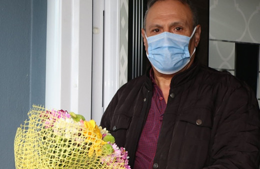 Sultanbeyli Kaymakamlığı'ndan sağlığına kavuşan koronavirüs hastalarına geçmiş olsun ziyareti