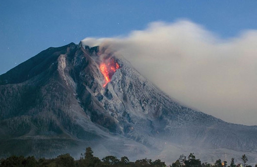 Endonezya'da Ili Lewotolok Yanardağı için "turuncu" alarm verildi