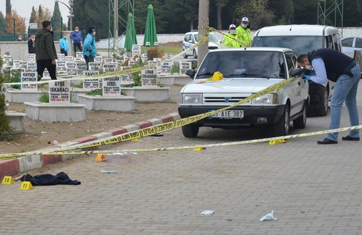 Manisa'da abisini ve yengesini mezarlıkta vurdu! Bakın sebebi neymiş