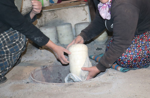 Sivas'ta 6 ay kumda gömülü kalıyor peyniri tadan bir daha vazgeçemiyor