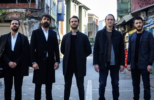 Başrol oyuncusu Show TV Çukur dizisinden ayrılıyor cenaze sahnesi çekildi!