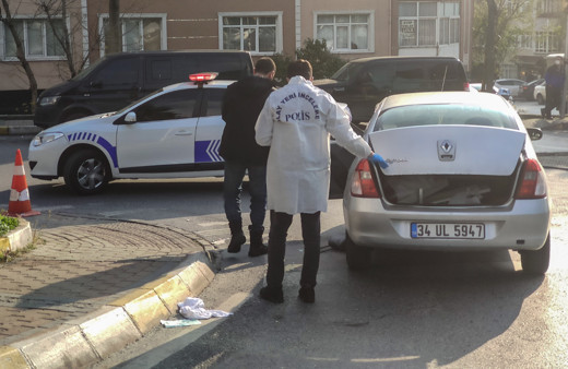 İstanbul Güngören'de seyir halindeki otomobil sürücüsüne silahlı saldırı