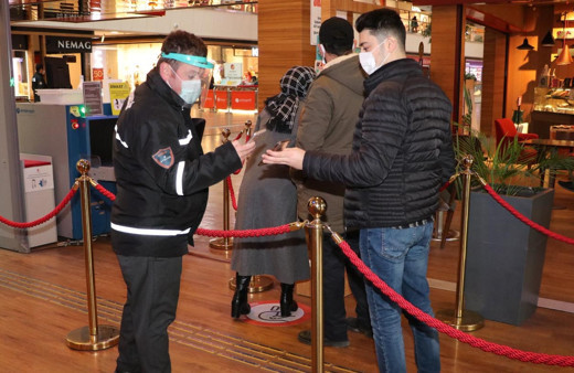 Sultanbeyli’deki 2 alışveriş merkezinde zorunlu HES kodu uygulaması başladı