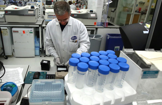 BioNTech-Pfizer aşısı bulaşı engelliyor mu? Pfizer yetkilisi: Henüz belirlenemedi