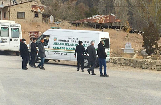 Malatya Darende'de iki kardeş aynı gün koronavirüsten öldü
