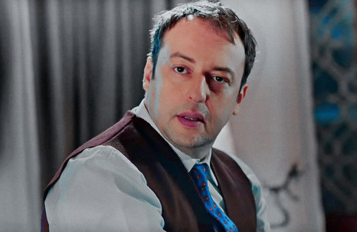 Kanal D Hekimoğlu oyuncusu Okan Yalabık'ın 12 yaş küçük sevgilisi bakın kim çıktı