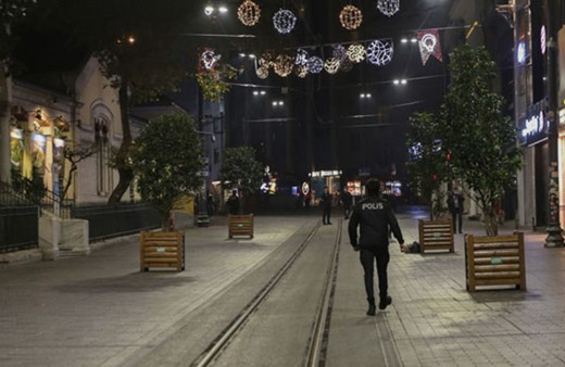 Haftasonu sokağa çıkma yasağı başladı pazartesi saat 05.00'te bitecek