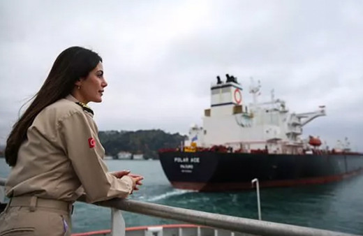 Kıyı Emniyetinin ilk kadın römorkör kaptanı dümen başına geçti