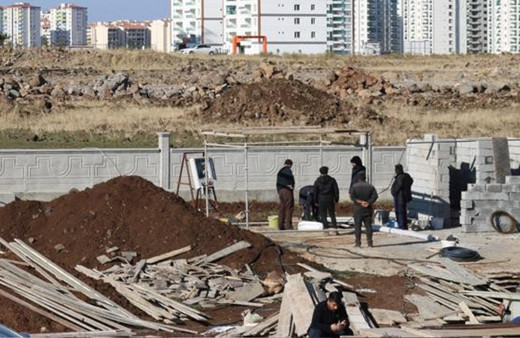 Diyarbakır'da feci olay! Kısıtlamada çalışırken beton blok altında kaldılar