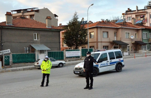 İlçede sıkı denetim! Kütahya Emet'te nüfusunun yüzde 70'i karantinada