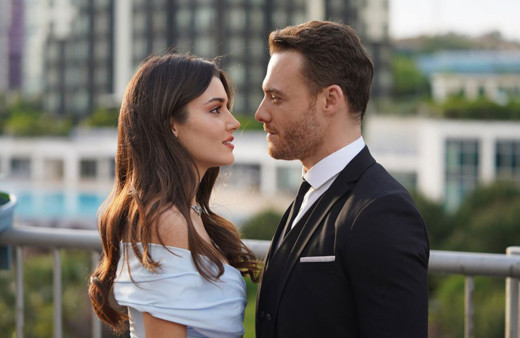 Sen Çal Kapımı dizisinde olay ayrılık İlayda Çevik geldi ünlü oyuncu ayrıldı