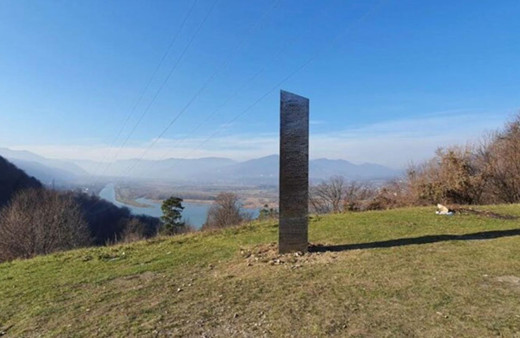 Gizemli monolit olaylarından birinin sırrı çözüldü! Haç işareti ortaya çıkardı