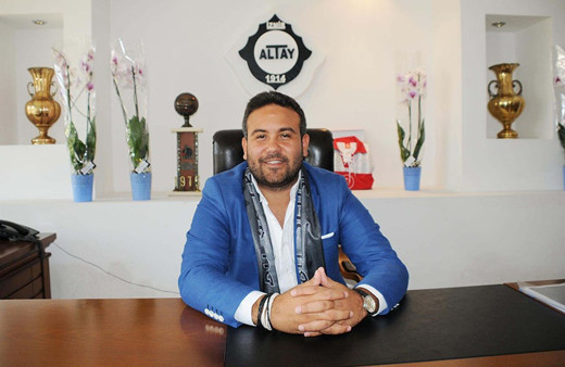 Özgür Ekmekçioğlu koronavirüs nedeniyle hastaneye kaldırıldı