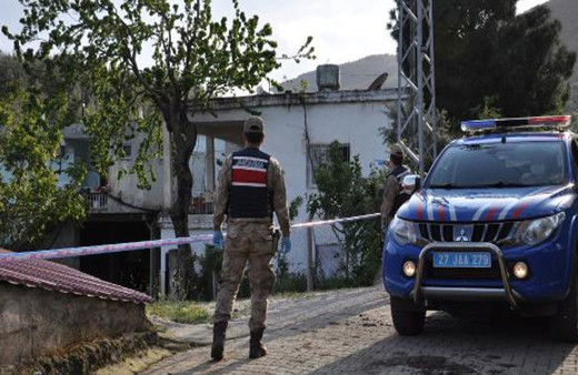 Kapılara 'girilmez' yazısı asıldı! Gaziantep Nurdağı'nda 2 bin kişiye koronavirüs karantinası