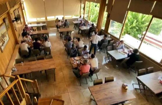 Profesör açıkladı: Koronavirüslünün olduğu kapalı ortamda maske olsa da 4 saatte virüs bulaşıyor