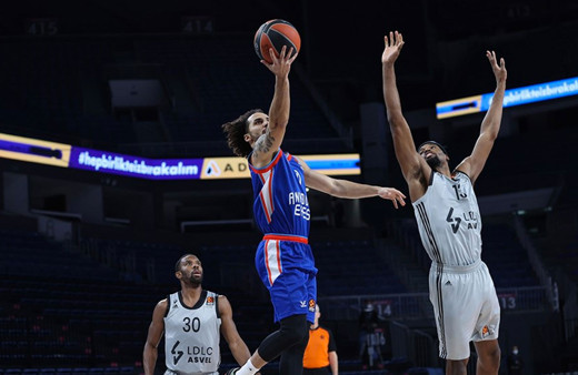 Anadolu Efes, sahasında ASVEL'i zor da olsa geçti