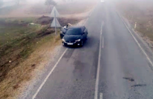 Afyonkarahisar'da ehliyetsiz sürücünün aracı başkasına verdiği an drone ile görüntülendi