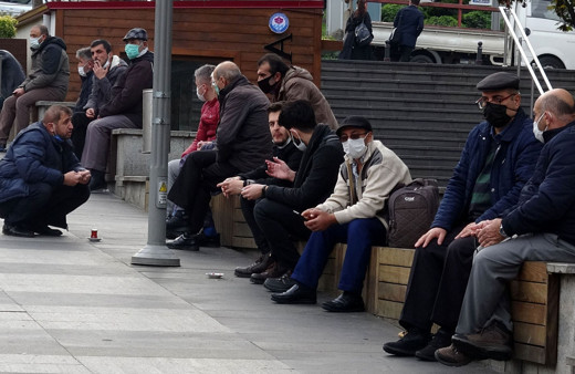 Trabzon'da koronavirüs vakaları artıyor! 'Evlerde gün' toplanmaları devam ediyor