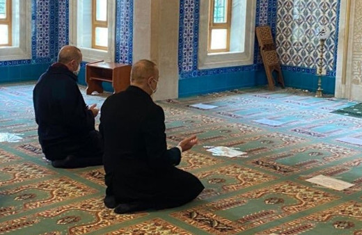 Cumhurbaşkanı Erdoğan ve Aliyev'den Bakü'deki Şehitler Camii'nde şükür namazı