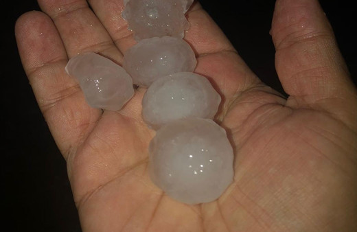 Şaşırtan görüntü! Antalya'da ceviz büyüklüğünde dolu yağdı 