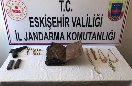 Eskişehir'de 1000 yıllık İncil ele geçirildi!