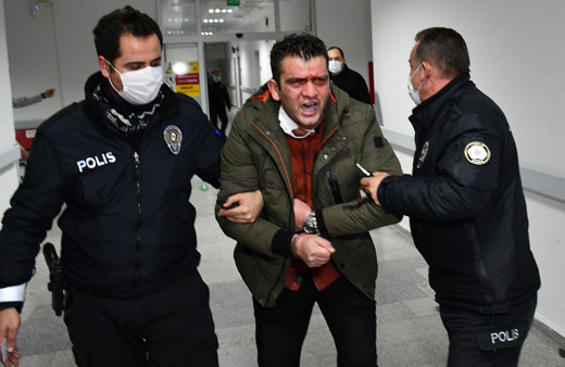 Vatan, millet” diye girdi polise ve görevine küfürler yağdırarak çıktı