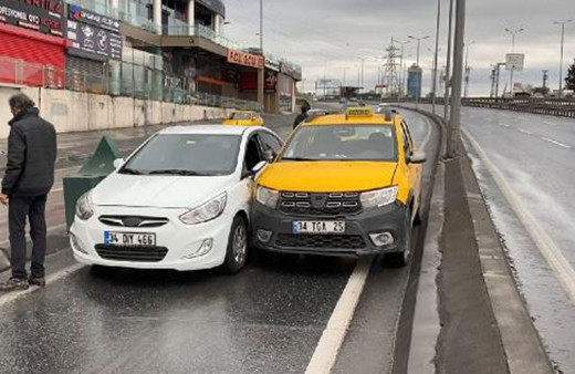 Yok artık! Esenyurt'ta boş yolu paylaşamayıp kaza yaptılar