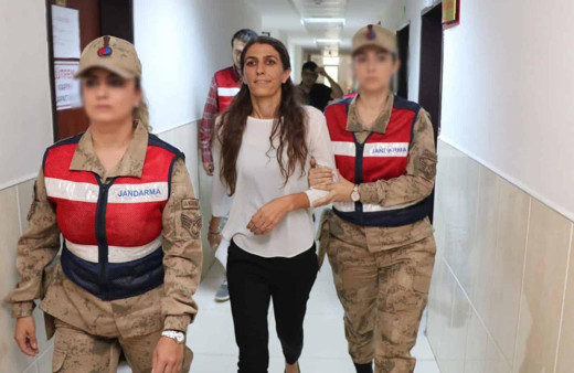 HDP'li eski Kocaköy Belediye Başkanı Rojda Nazlier'e 9 yıl hapis cezası verildi