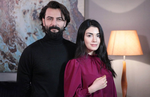 Özge Yağız ve Gökberk Demirci'den müjdeli haber! Yemin dizisinde tanışmışlardı