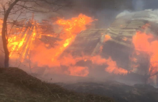 Rize'de feci olay! Bir evde çıkan yangın diğer evlere sıçradı