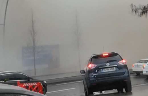 İstanbul Beylikdüzü'nde kontrollü yıkımda binanın bir kısmı çöktü