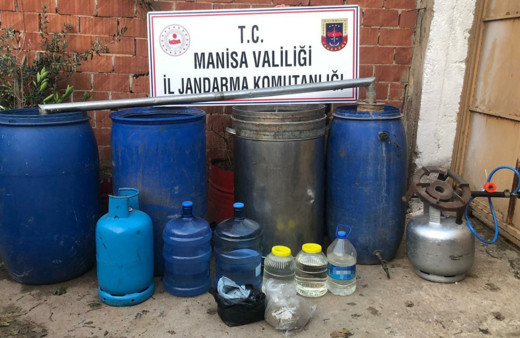 Manisa'da 425 litre sahte içki ele geçirildi