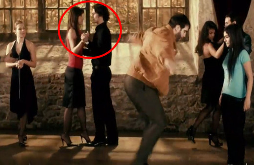 Çağatay Ulusoy'un Arka Sokaklar ve Recep İvedik'te figüran olduğu görüntüler olay oldu