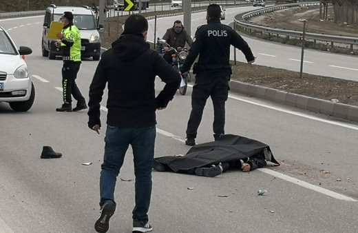 Çanakkale'de köpekten kaçmak isterken yola atlayınca hayatını kaybetti