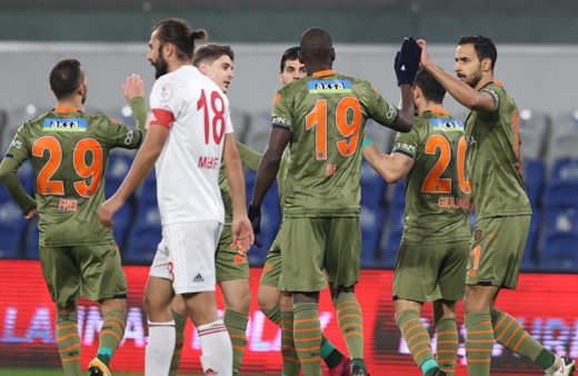 Turgutluspor'u farklı geçen Başakşehir kupada rahat turladı