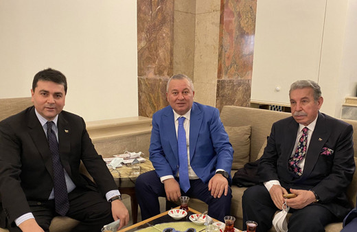 MHP’den ihraç edilmişti! Cemal Enginyurt Demokrat Parti’ye geçti