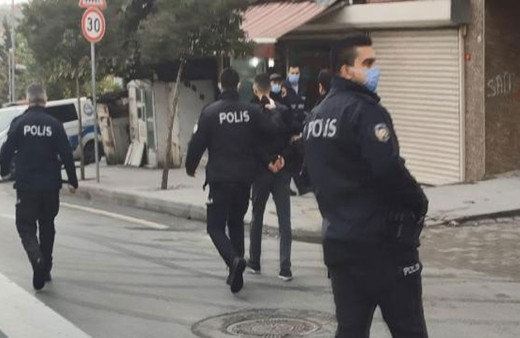 Küçükçekmece'de iki aile arasında silahlı bıçaklı kavga! 3 yaralı var