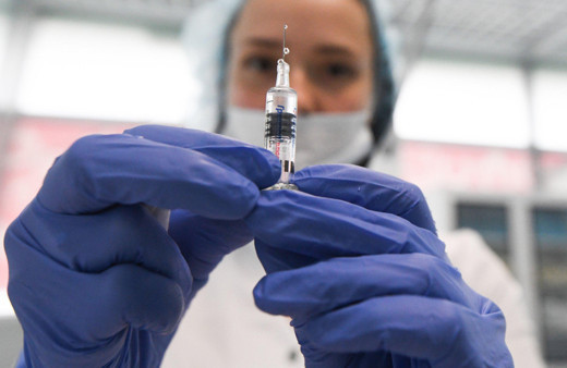 Pfizer/BioNTech aşısı ABD'de endişelendirdi: Aşı olan sağlık çalışanı hastaneye kaldırıldı