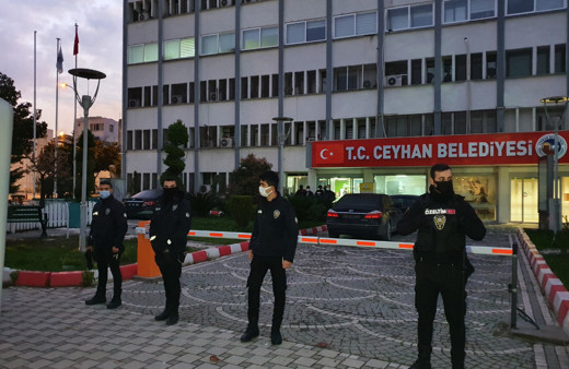 Adana'da rüşvet operasyonu! CHP'li eski başkan Kadir Aydar gözaltına alındı
